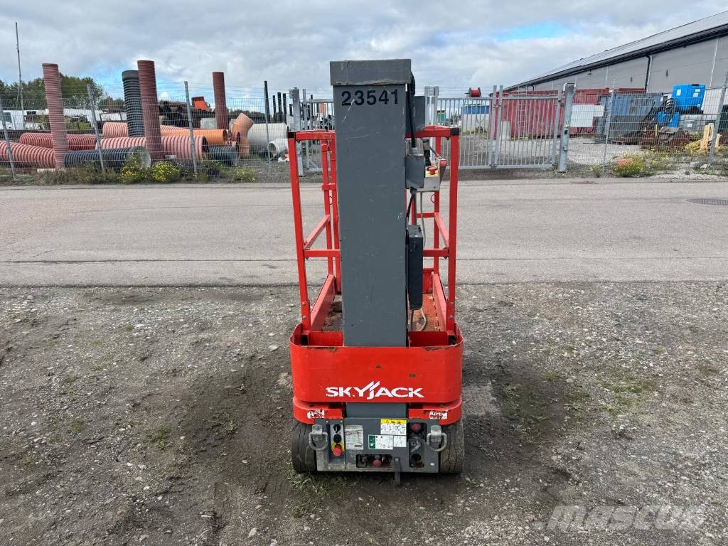 SkyJack SJ 16 Vertikaalsed mast tõstukid