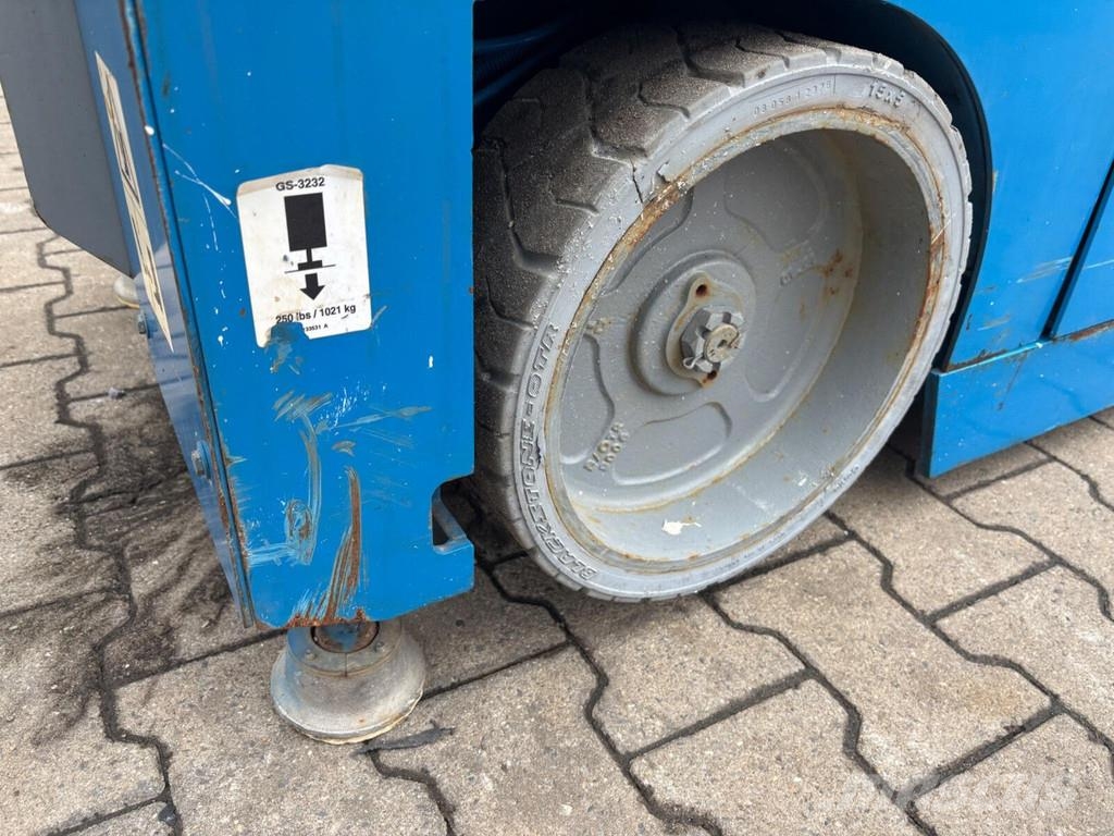 Genie GS-3232 Scissor lifts