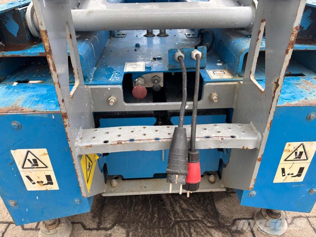 Genie GS-3232 Scissor lifts