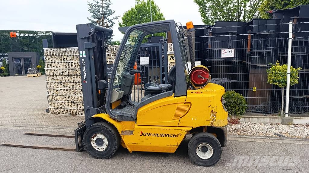 Jungheinrich TFG 25 BS Gas-Gabelstapler | 2,5 t | Triplex | 5 m LPG forklifts