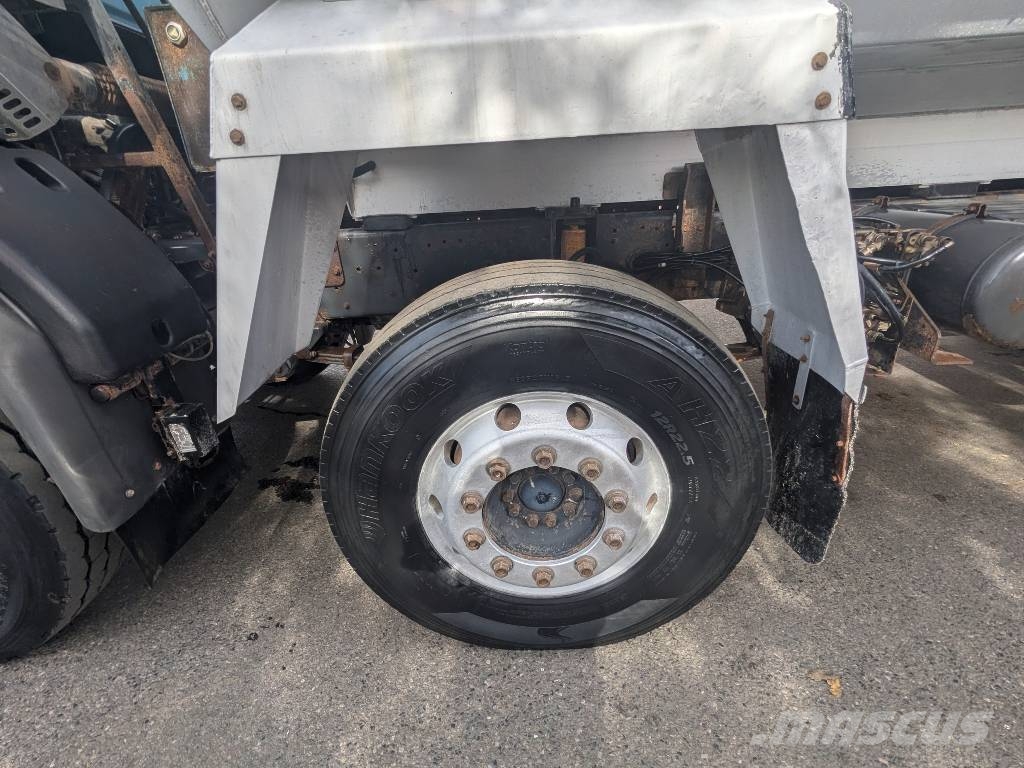 Renault KERAX 370 DTI Tipper trucks