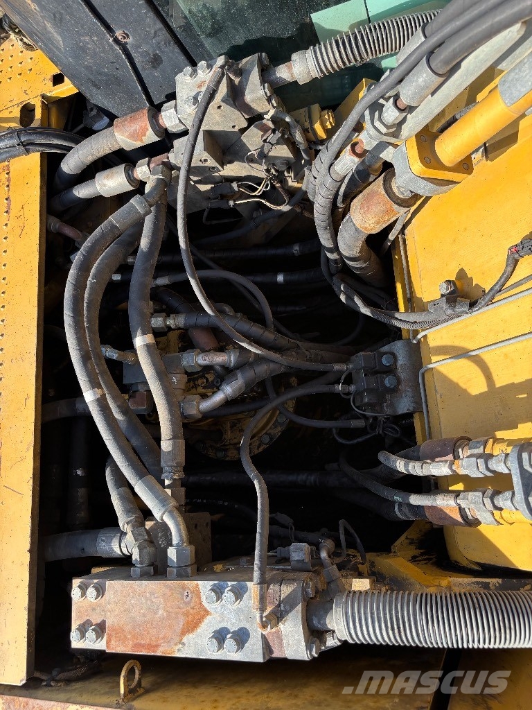 CAT 325 D L NEW UNDERCARRIAGE Gravemaskiner på larvebånd