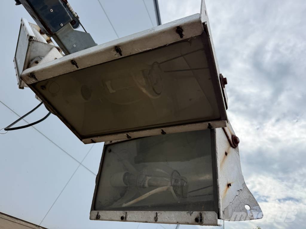 MQ LT12D - CE + EPA / Good Overall Condition Mobiele lichtmasten