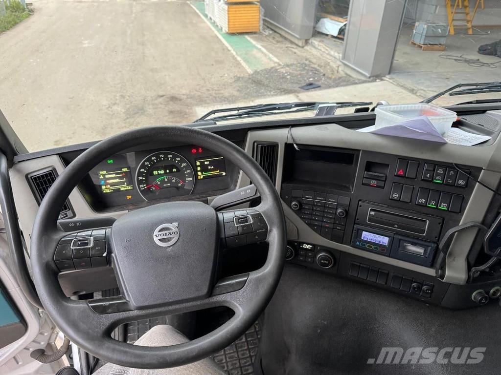 Volvo FM 330 6X2 EURO 6 + FRIGOBLOCK + PALFINGER LIFT 20 С температурен контрол