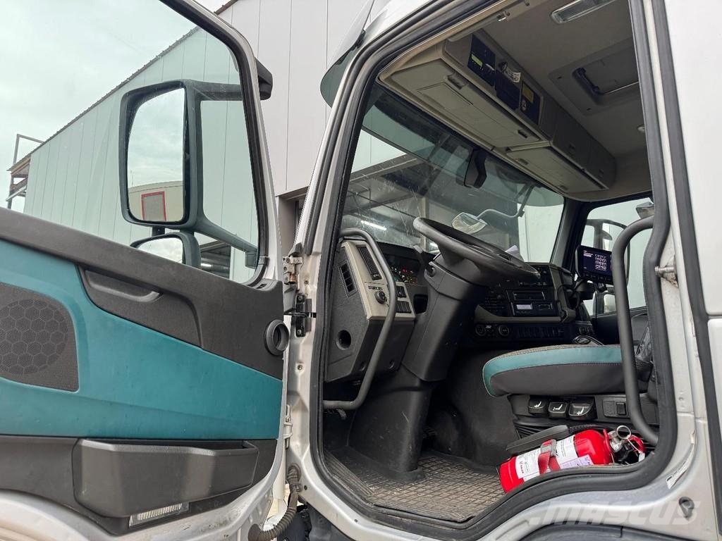Volvo FM 330 6X2 EURO 6 + FRIGOBLOCK + PALFINGER LIFT 20 С температурен контрол