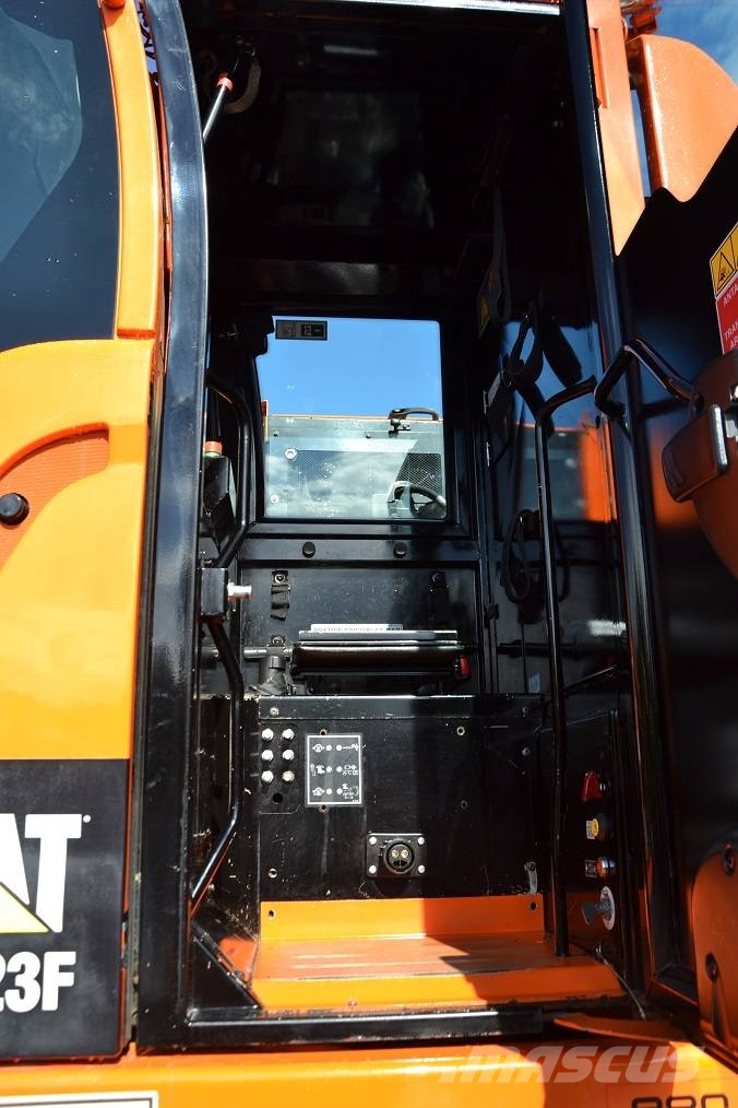 CAT M 323 F Колёсные экскаваторы