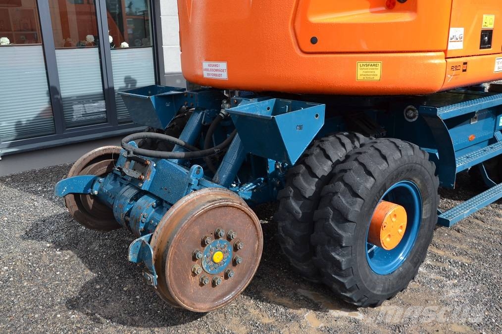 CAT M 323 F Колёсные экскаваторы