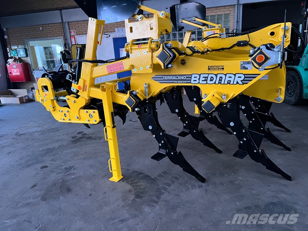 Bednar TerraLand TN 3000 D7R Keski pullukları