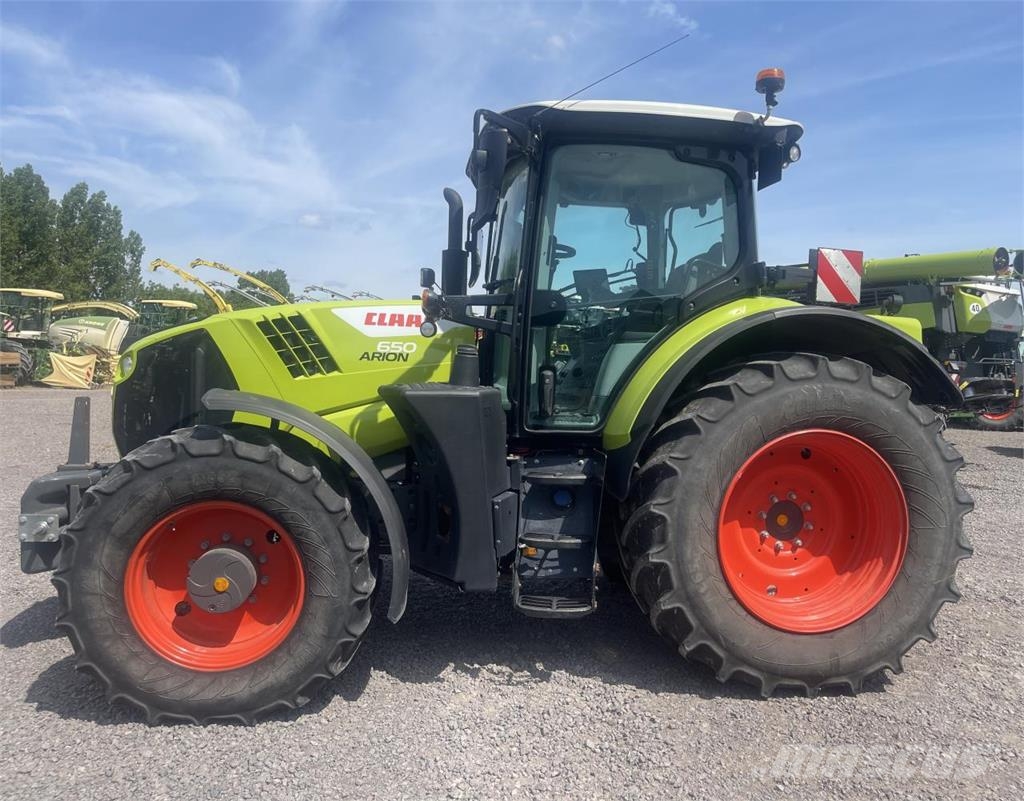 CLAAS ARION 650 Traktorji