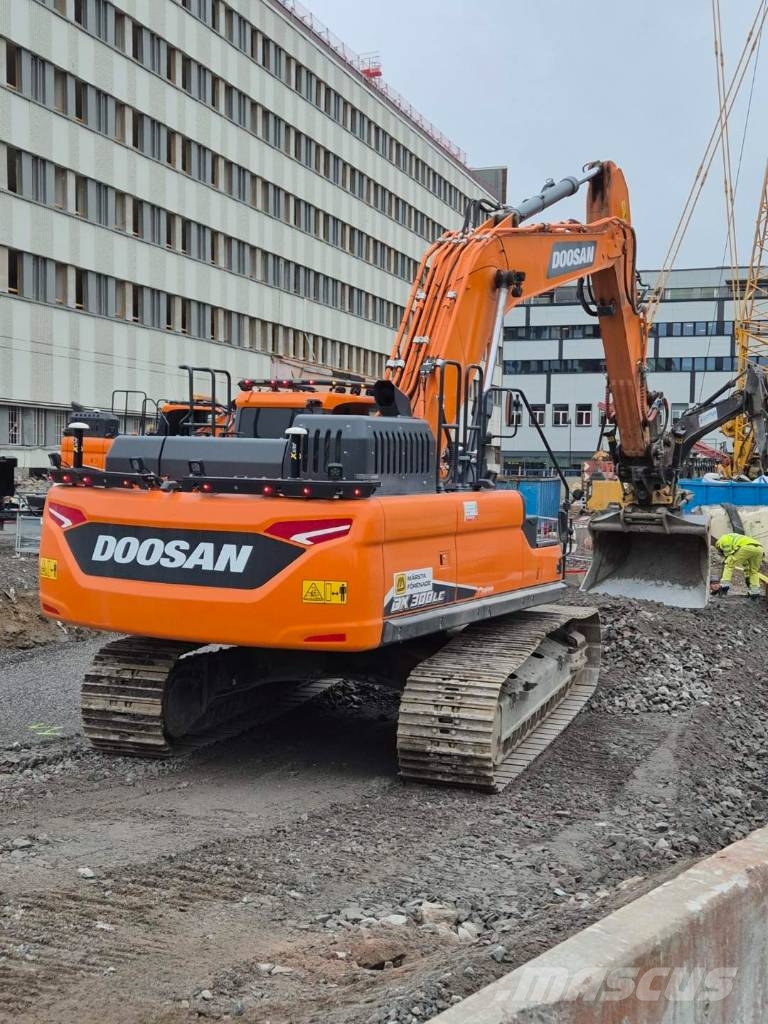 Doosan DX 300 LC Roomikekskavaatorid