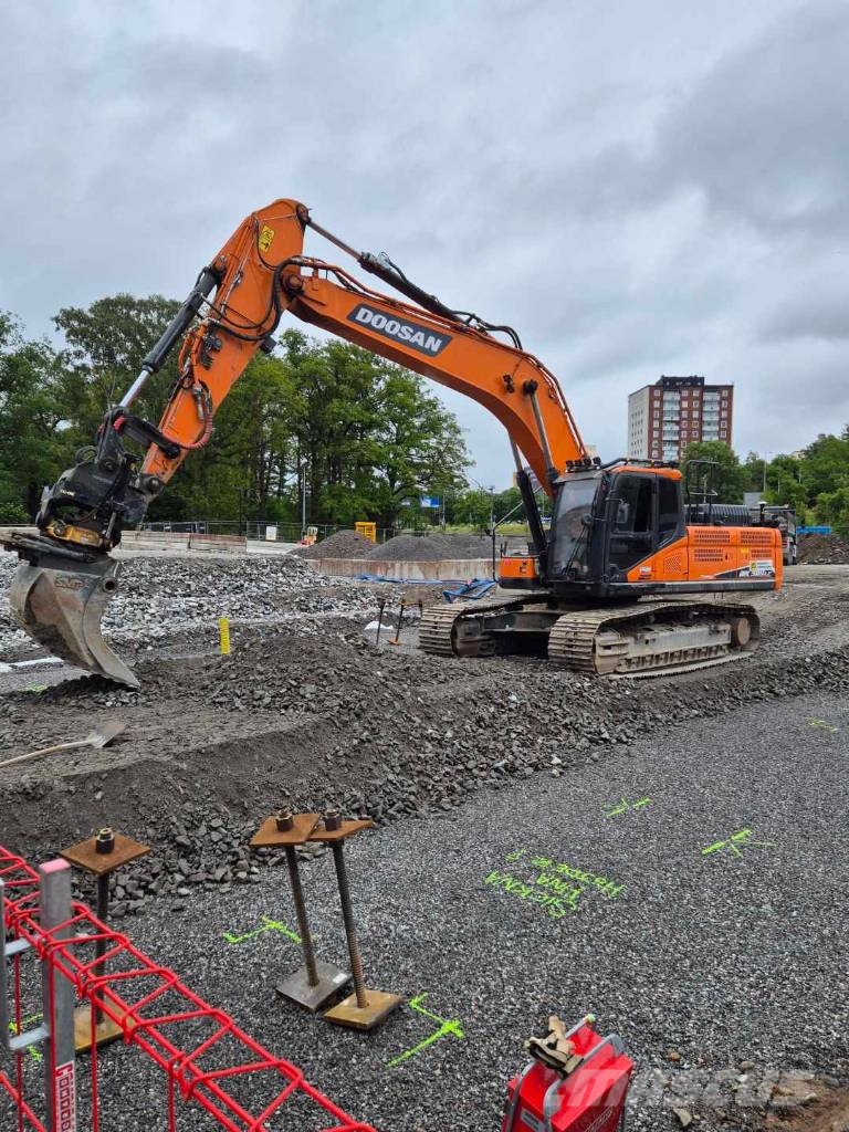 Doosan DX 300 LC Roomikekskavaatorid