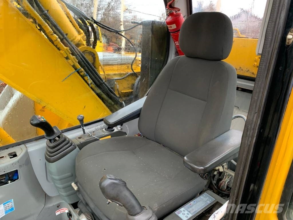 New Holland E 135 SR-1ES RAILWAY حفارات زحافة