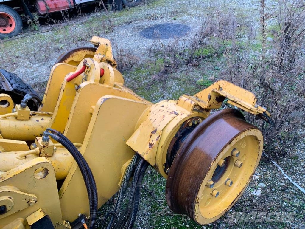 New Holland E 135 SR-1ES RAILWAY حفارات زحافة