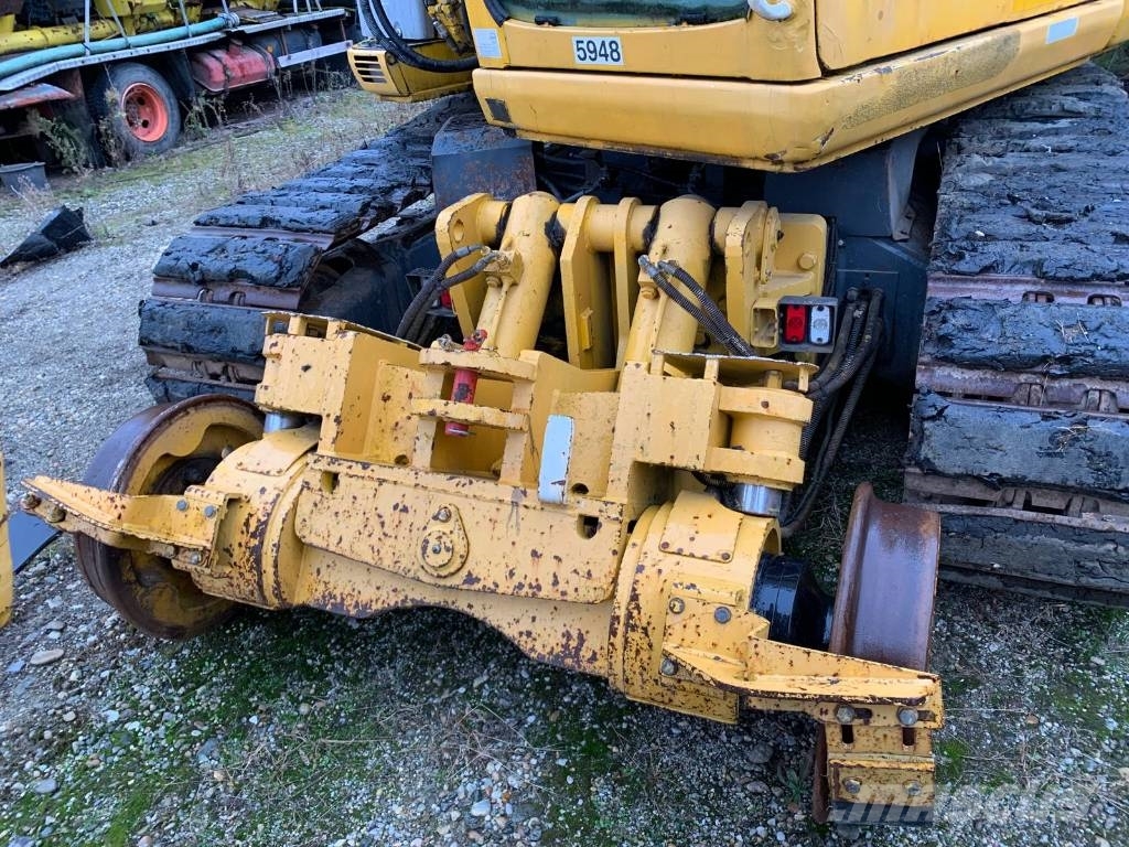 New Holland E 135 SR-1ES RAILWAY حفارات زحافة