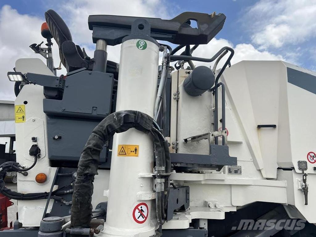 Wirtgen W 100 CFi Asphaltfräsen