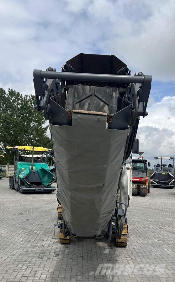 Wirtgen W 100 CFi Asphaltfräsen