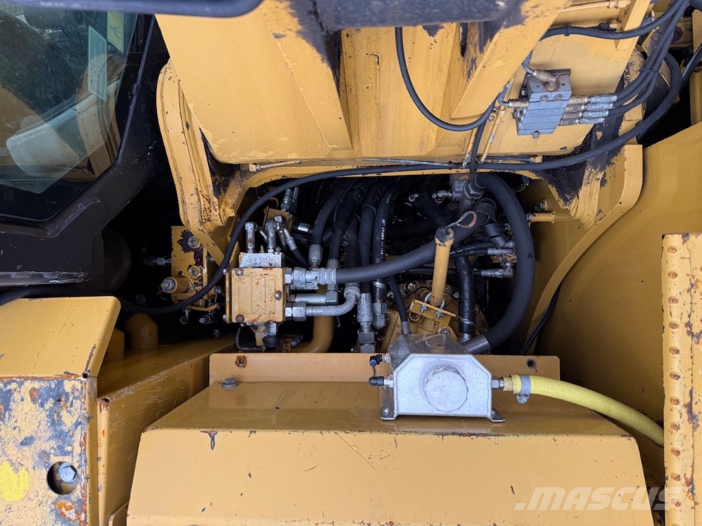 CAT 321 D LCR - 321 D - 320 D Roomikekskavaatorid