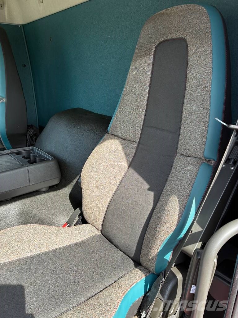 Volvo FM Dobozos teherautók