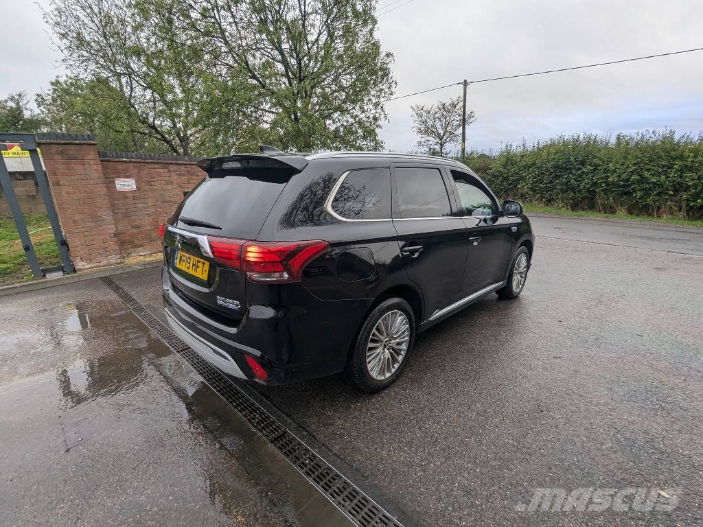 Mitsubishi OUTLANDER Cars