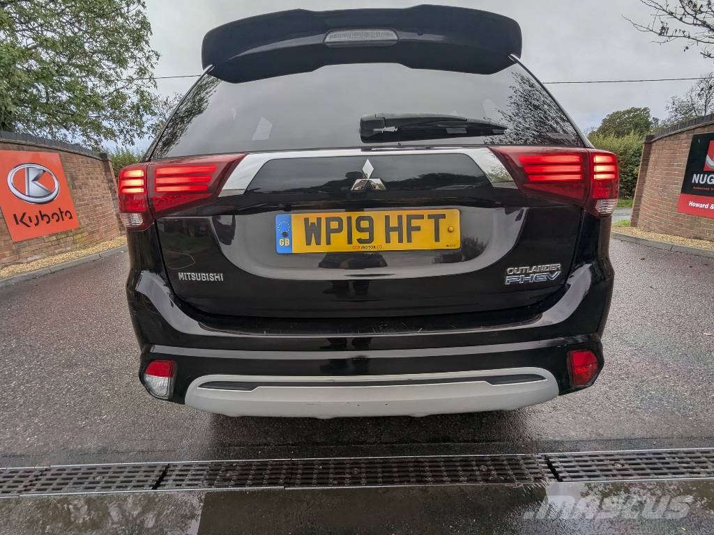 Mitsubishi OUTLANDER Cars