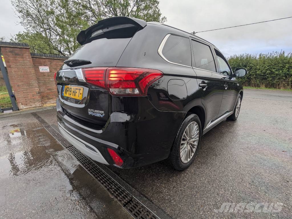 Mitsubishi OUTLANDER Cars