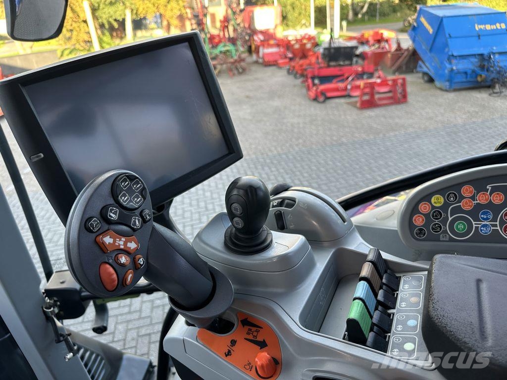 New Holland T6.175 Auto Command Traktory