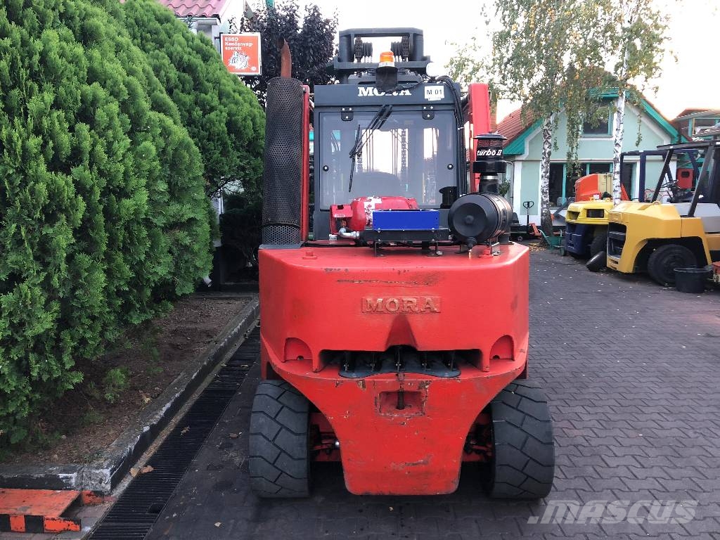 Mora M100C V-3100 IO Gasolmotviktstruckar