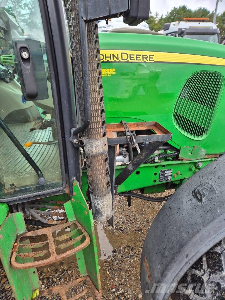 John Deere 5100 R Traktori