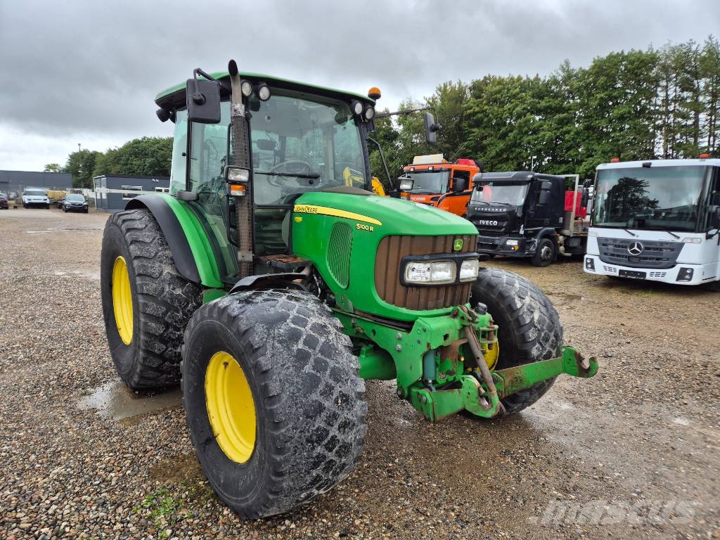 John Deere 5100 R Traktori