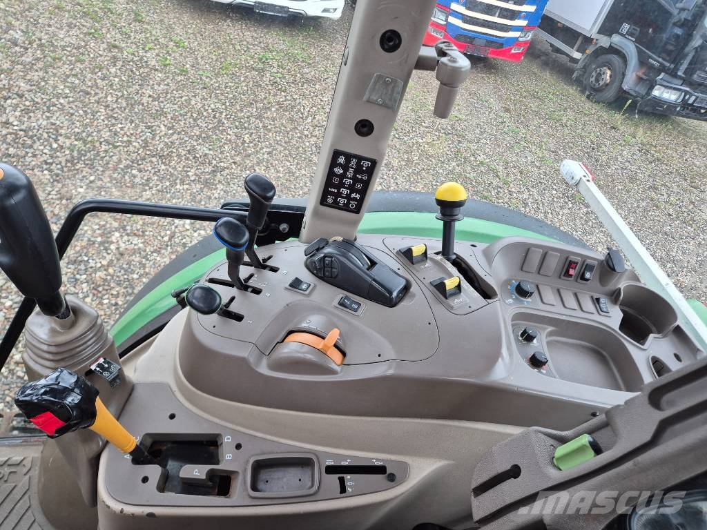 John Deere 5100 R Traktori