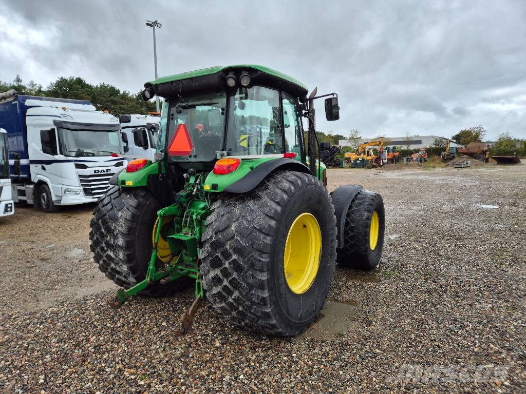 John Deere 5100 R Traktori