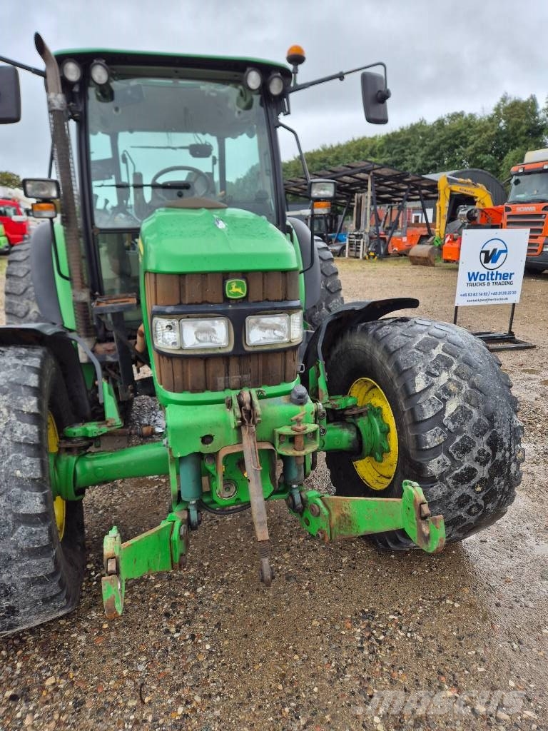 John Deere 5100 R Traktori