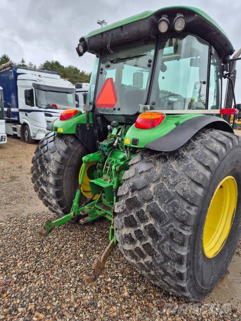 John Deere 5100 R Traktori
