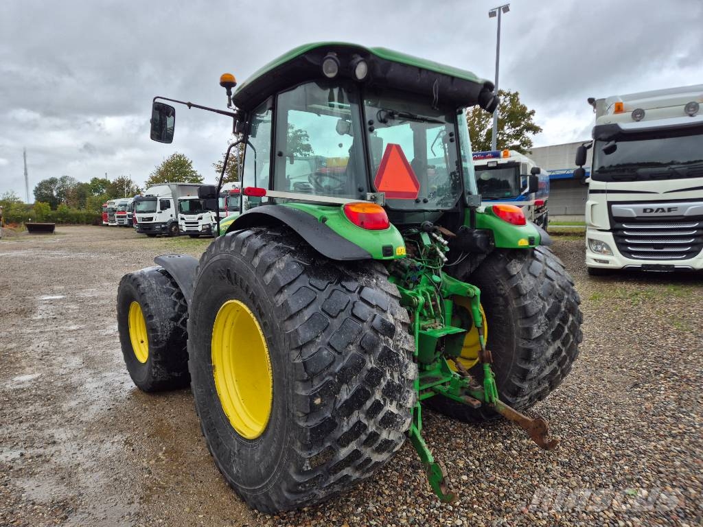 John Deere 5100 R Traktori