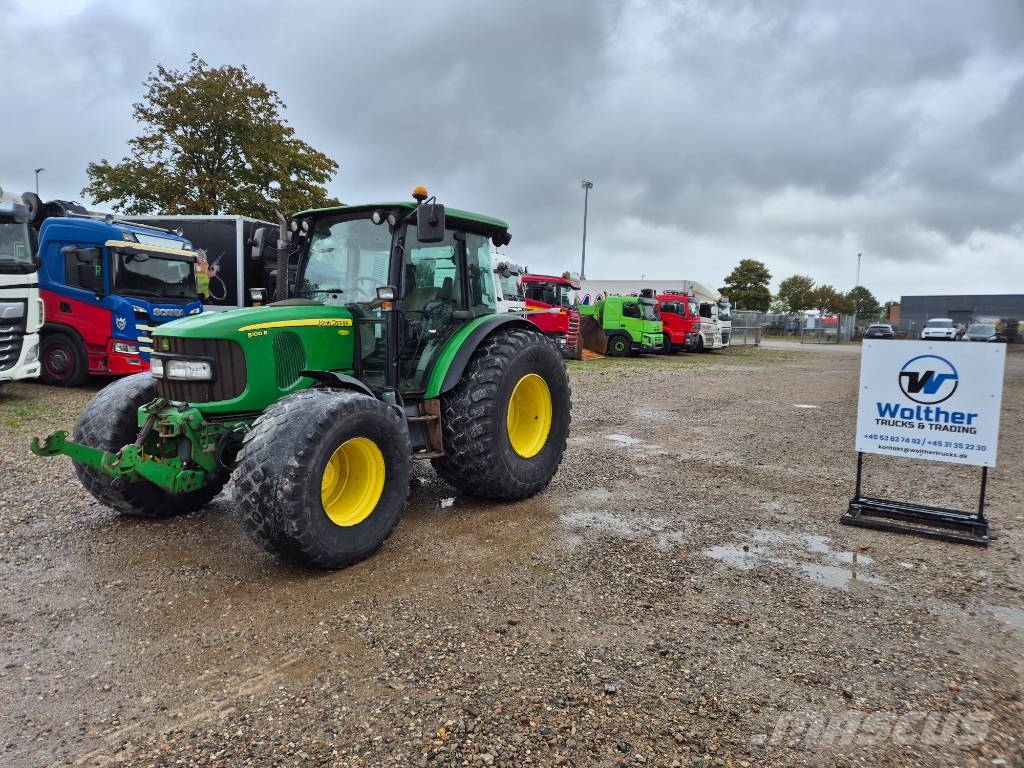 John Deere 5100 R Traktori