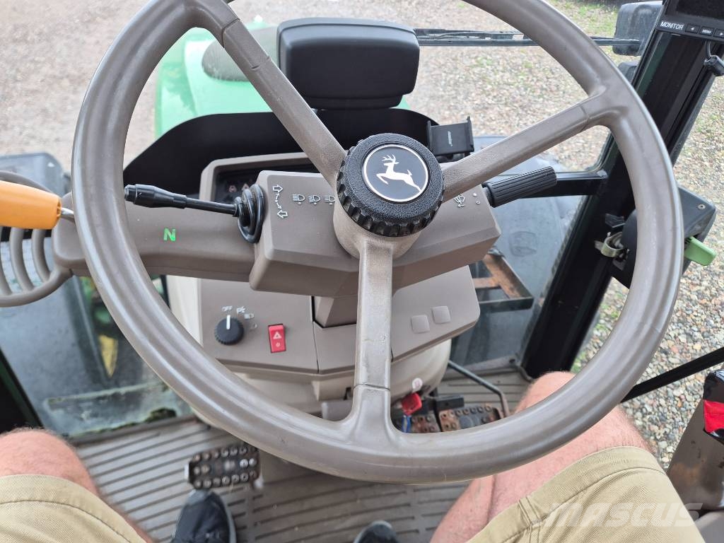 John Deere 5100 R Traktori