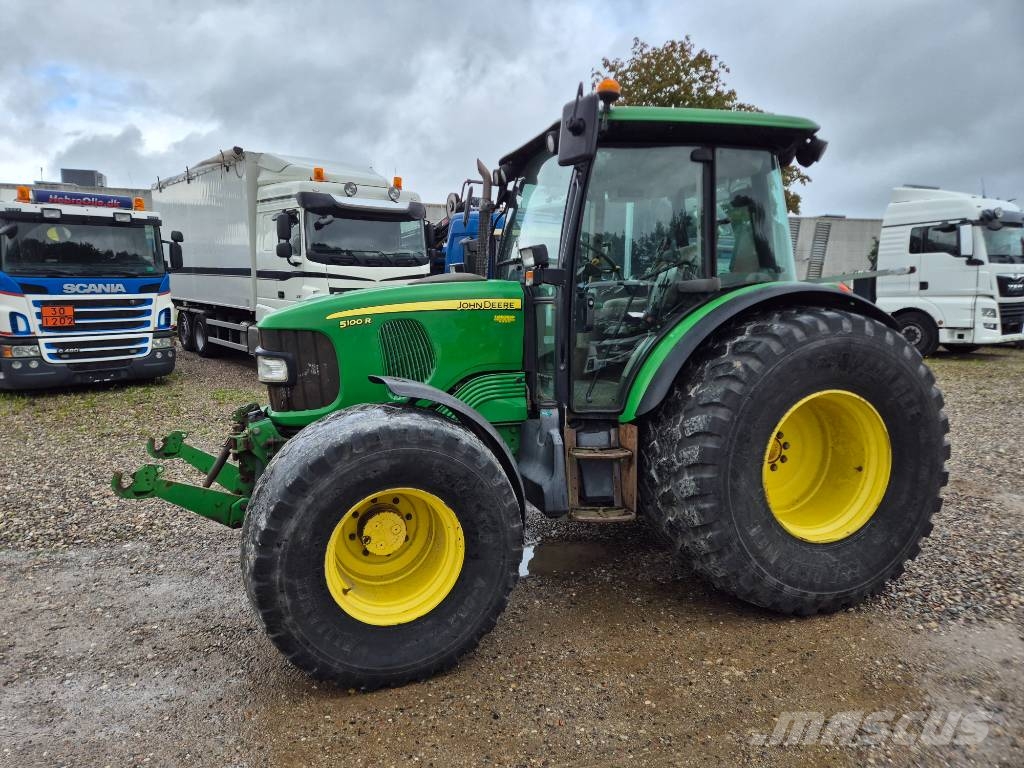 John Deere 5100 R Traktori