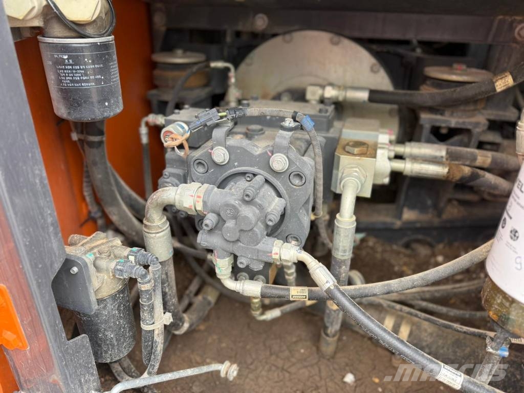 Doosan DX 140 LC Rupsgraafmachines