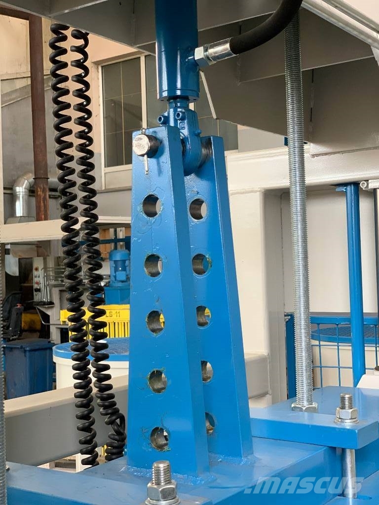Metalika VPS-1000 Concrete block machine Stroje na výrobu betónových prefabrikátov