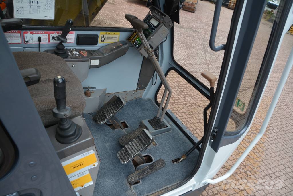 Hitachi CX 900 HD Roomikkraanad