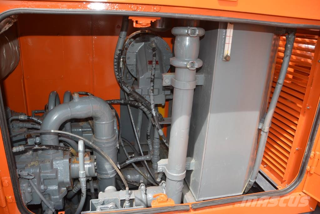 Hitachi CX 900 HD Roomikkraanad