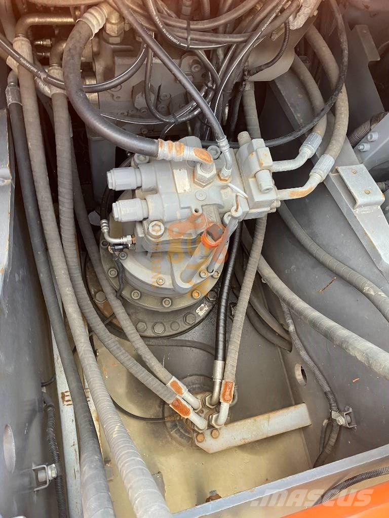 Hitachi ZX 210-3 G حفارات زحافة