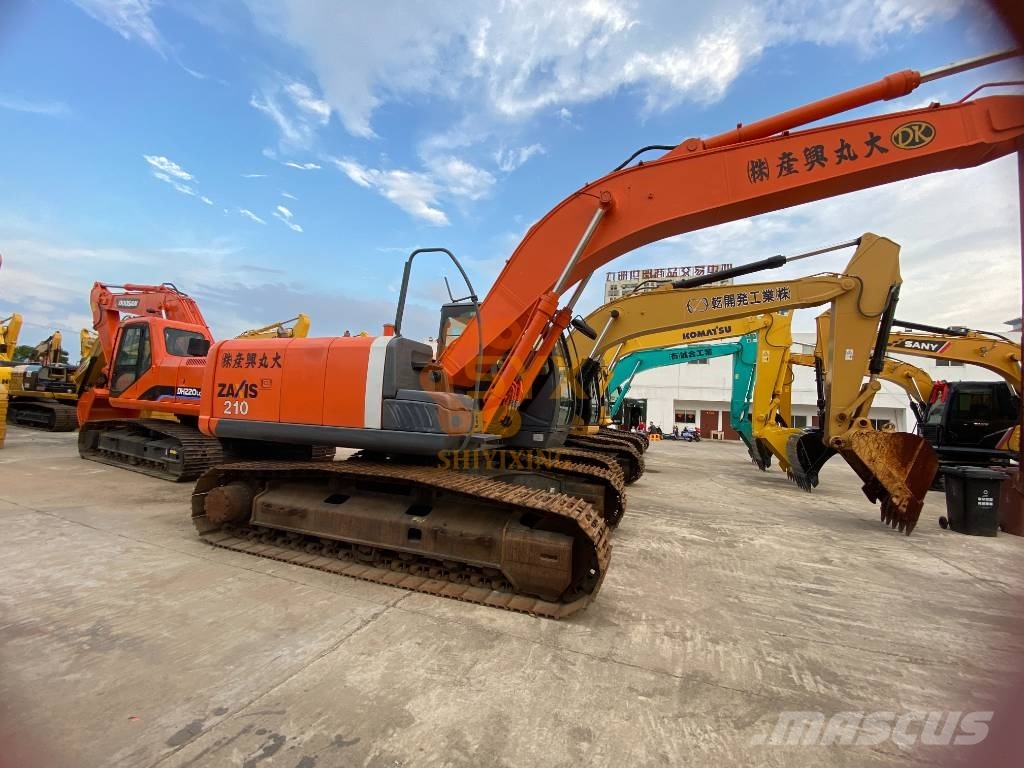 Hitachi ZX 210-3 G حفارات زحافة