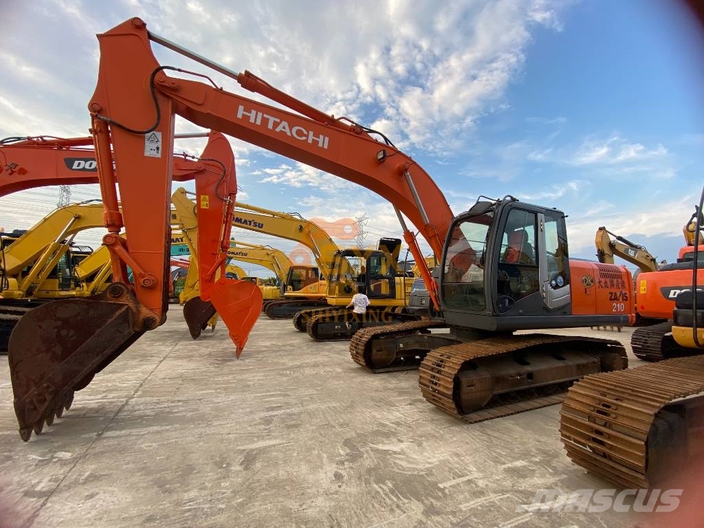 Hitachi ZX 210-3 G حفارات زحافة