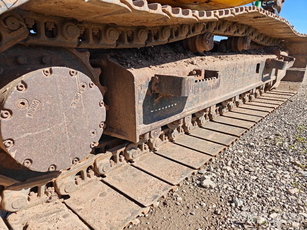 JCB JS130LC T4 Kāpurķēžu ekskavatori