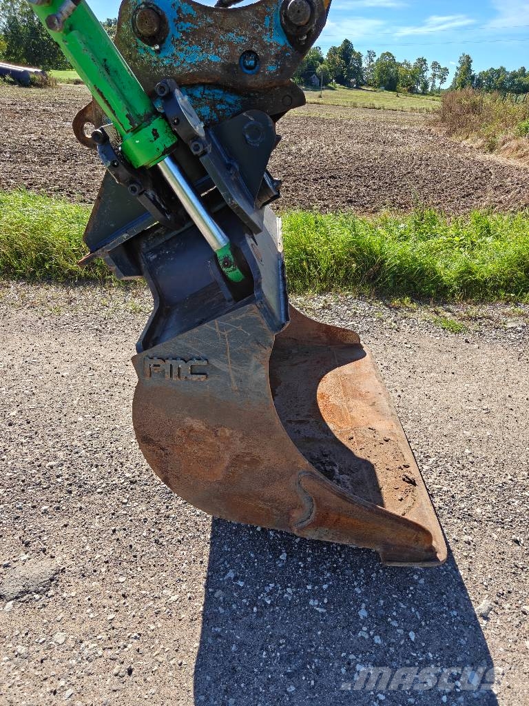 JCB JS130LC T4 Kāpurķēžu ekskavatori