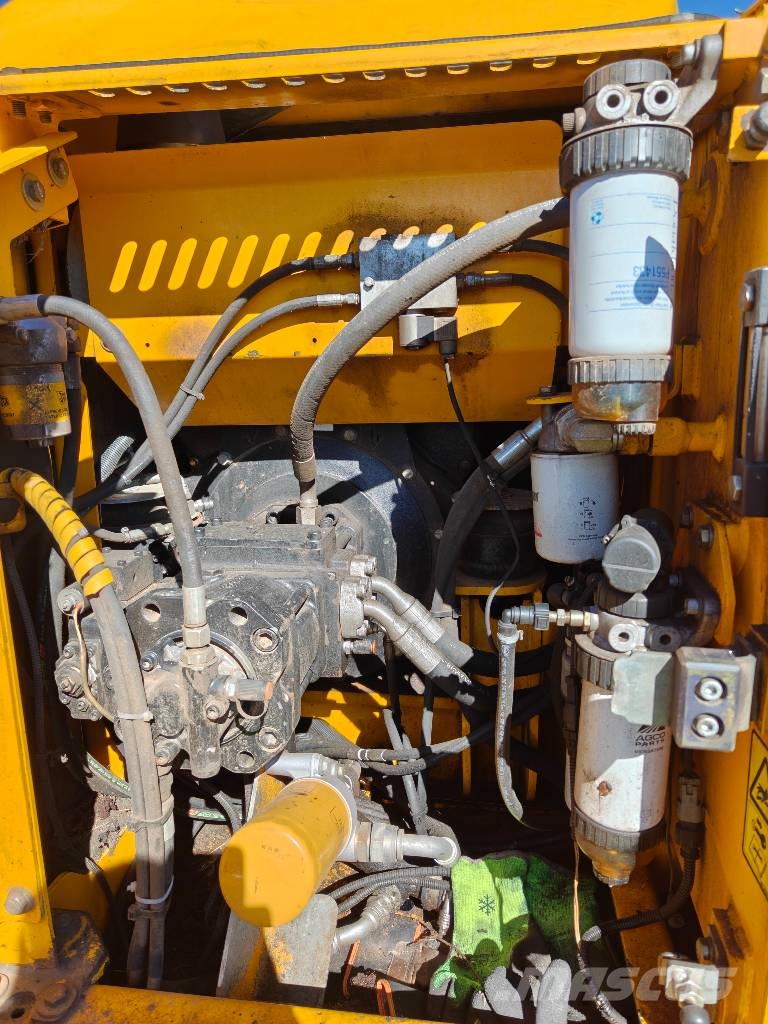 JCB JS130LC T4 Kāpurķēžu ekskavatori
