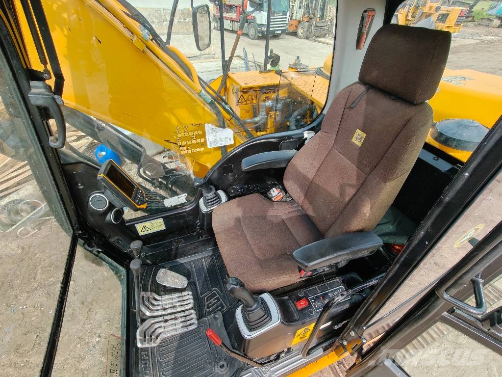 JCB JS130LC T4 Kāpurķēžu ekskavatori