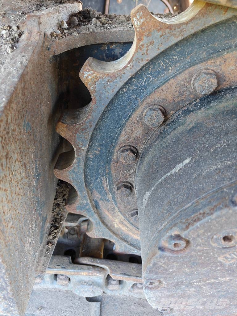 JCB JS130LC T4 Kāpurķēžu ekskavatori