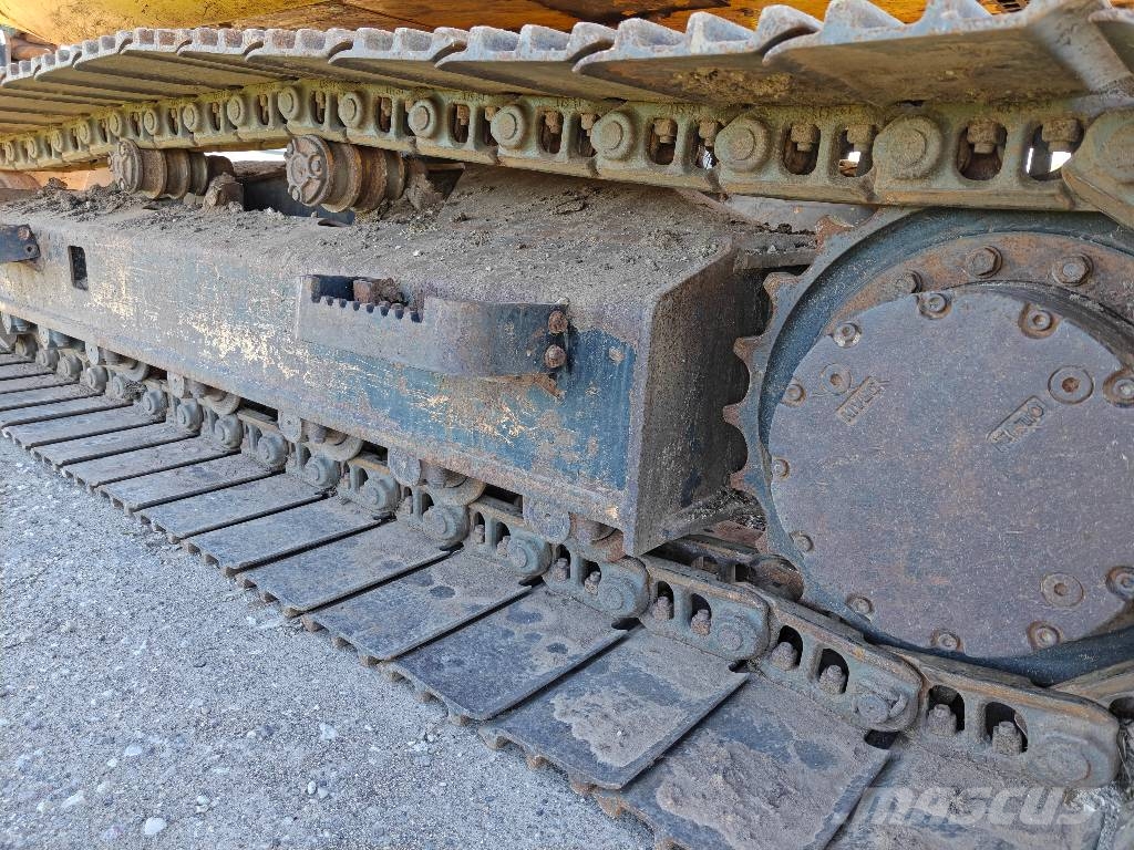JCB JS130LC T4 Kāpurķēžu ekskavatori